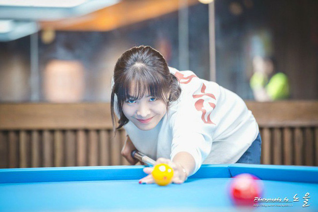 [Tin] - Ngắm nhan sắc của girl xinh làng billiard